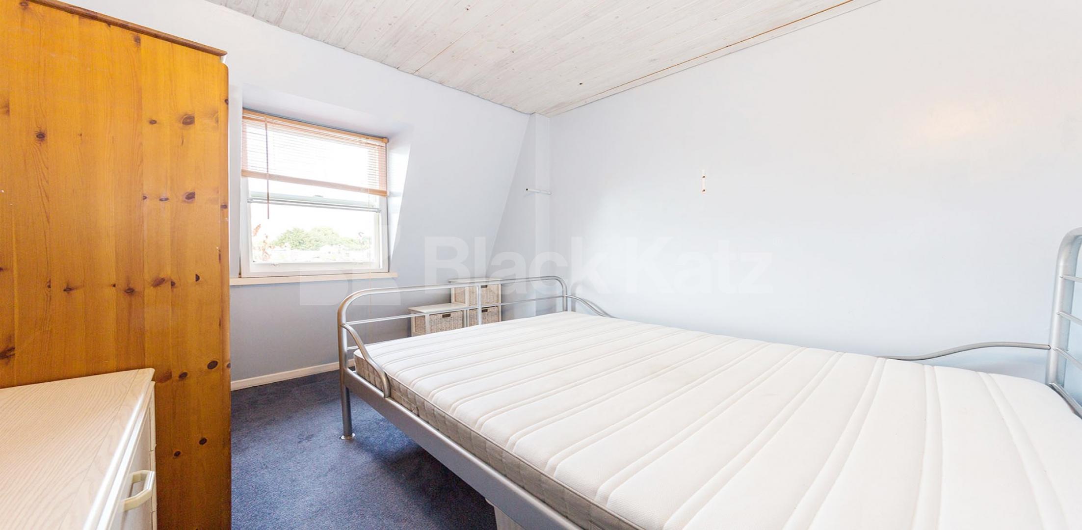 			UNDER OFFER , 1 Bedroom, 1 bath, 1 reception Flat			 Sinclair Road, Shepherds Bush